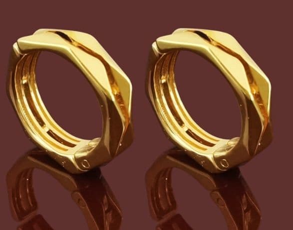 メンズピアス 男性用金色イヤーカフ 波紋彫刻デザイン