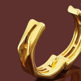 メンズピアス 男性用金色イヤーカフ 波紋彫刻デザイン