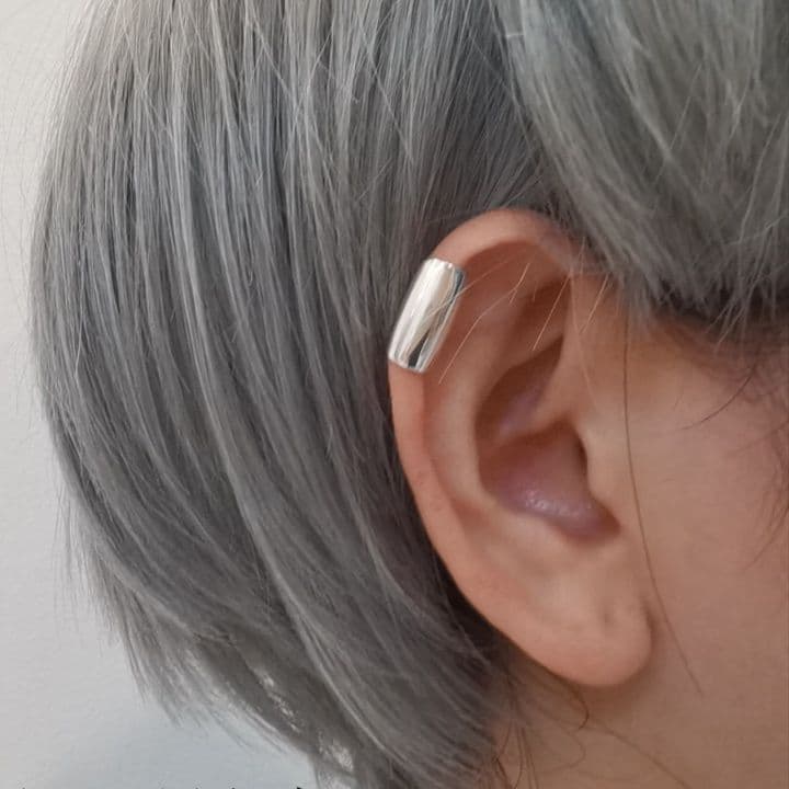 メンズピアス 男性用軟骨イヤーカフ シルバー艶やか耳上飾り