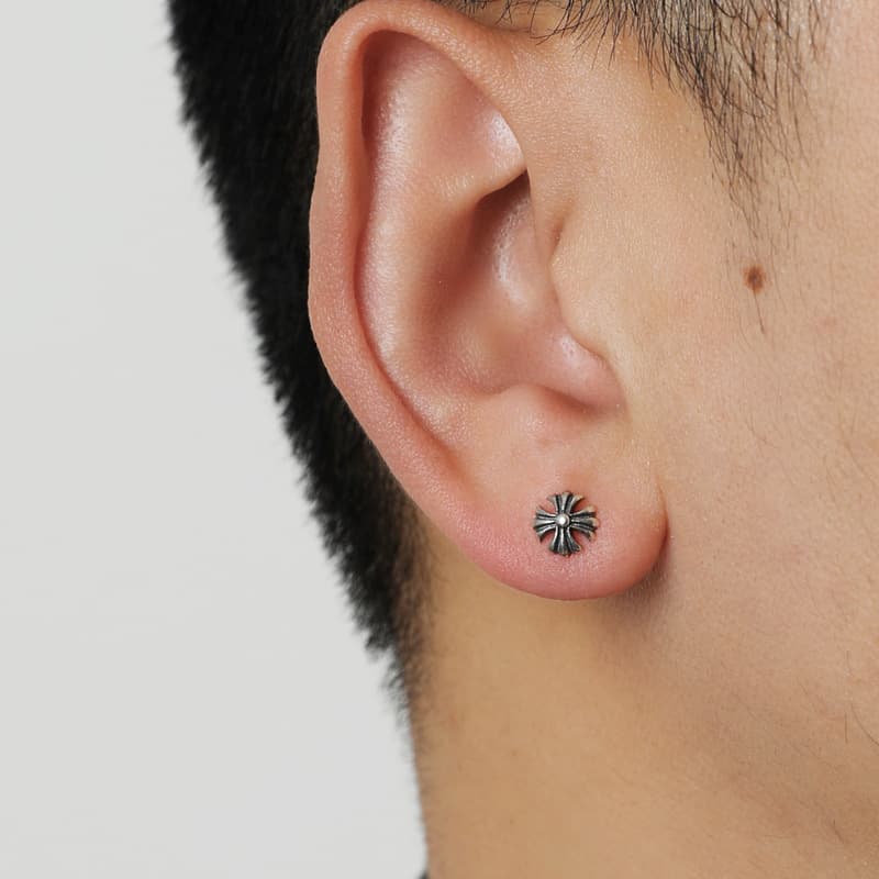 メンズピアス 十字花びら彫刻ピアス