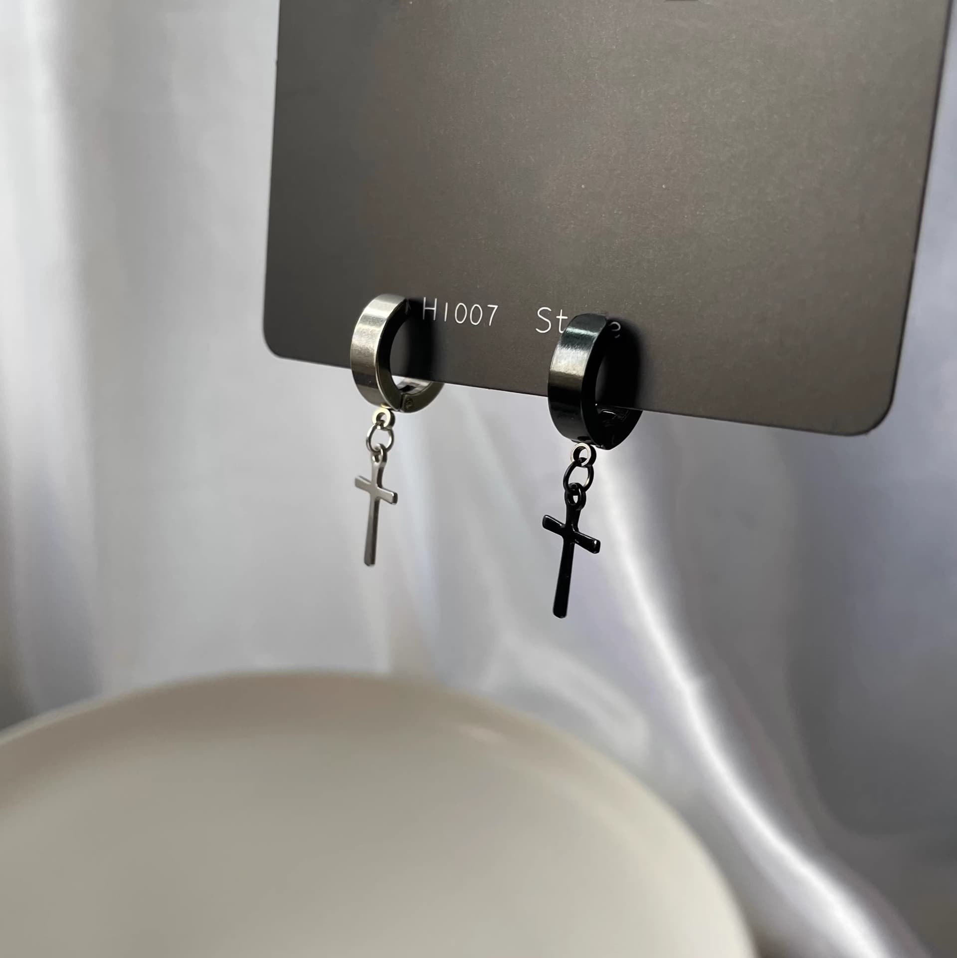 メンズピアス クロス チタンフープピアス