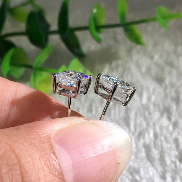 メンズピアス 華やかな四角形スタッドピアス