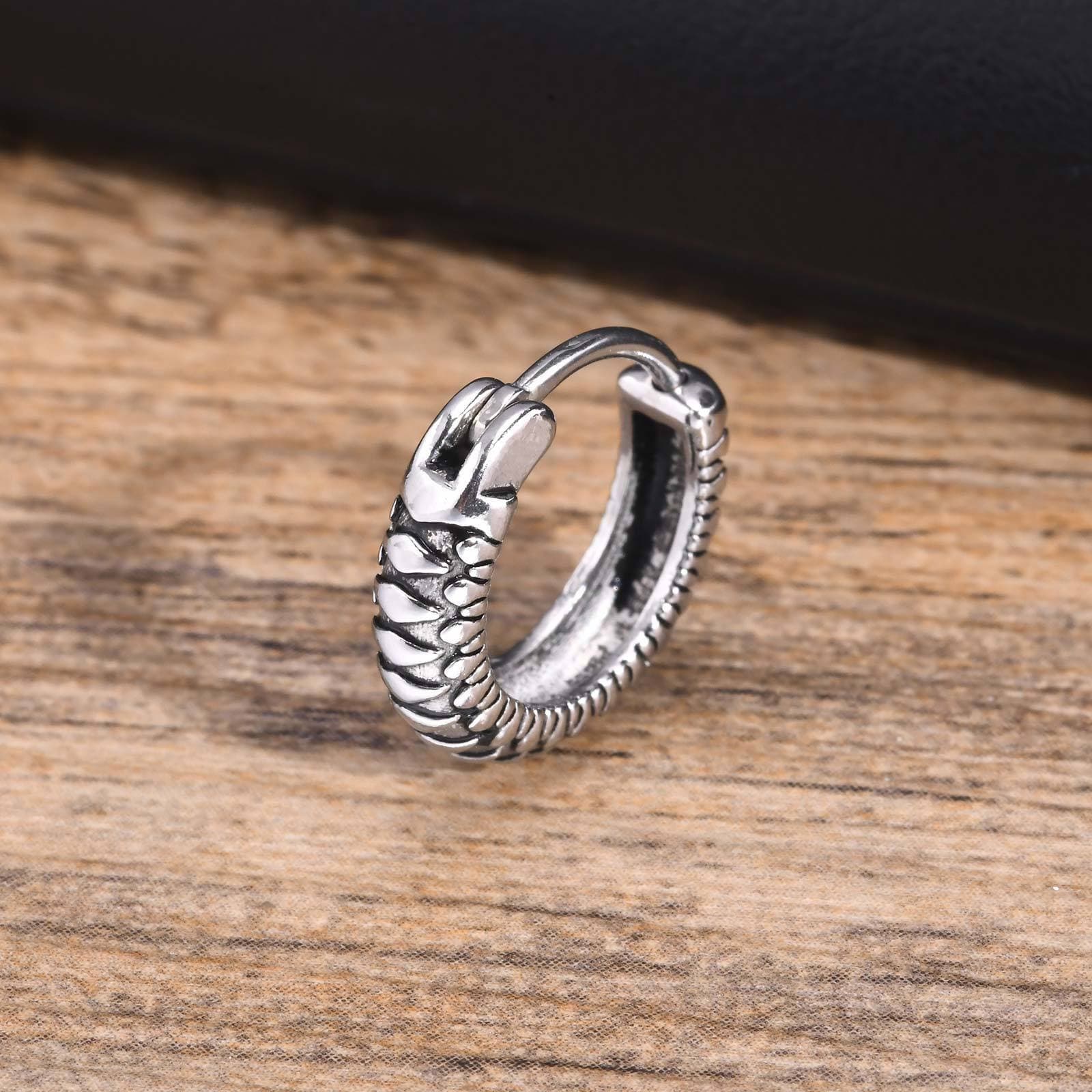 メンズピアス 職人彫り シルバーリング型フープピアス