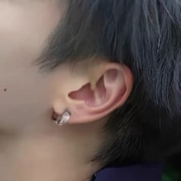 メンズピアス シンプル幅広ラインフープピアス