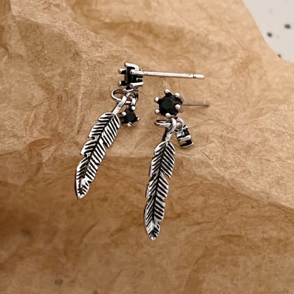 メンズピアス シルバーピアス 羽根モチーフ 黒石付き メンズ 個性派