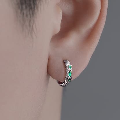 メンズピアス 緑石輝く純銀細工フープピアス