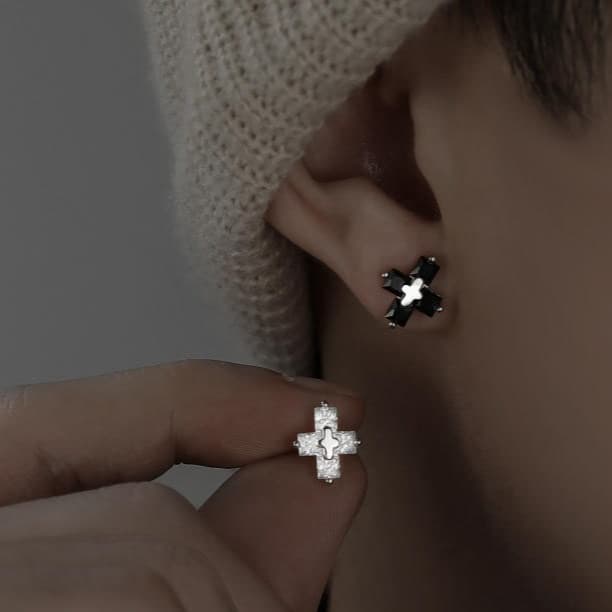メンズピアス 十字架モチーフ スタッズピアス