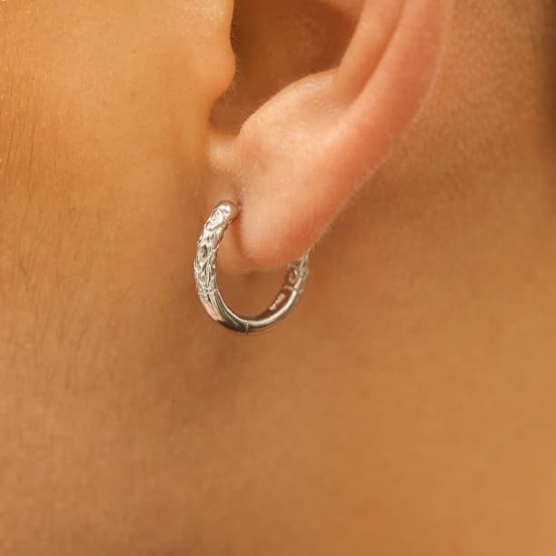 メンズピアス 彫刻細工フープピアス