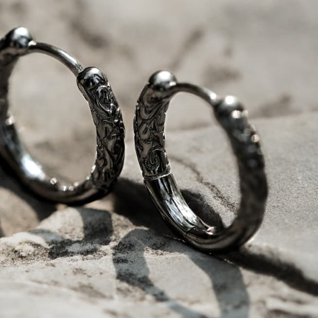 メンズピアス 彫刻細工フープピアス