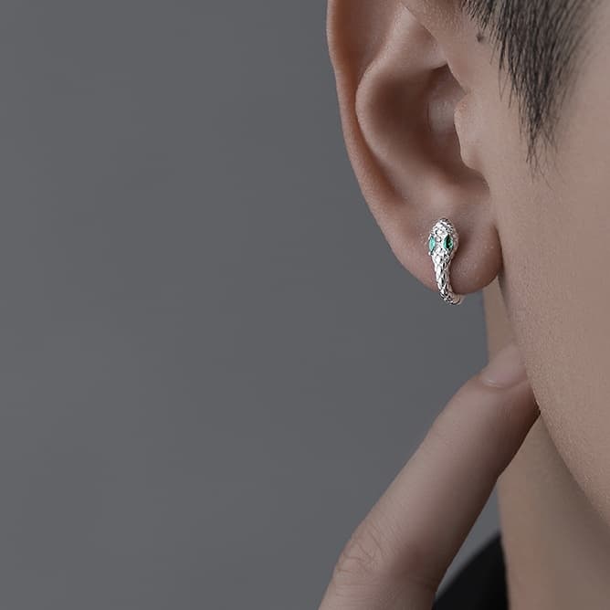 メンズピアス 蛇モチーフ輝石細工シルバーフープピアス