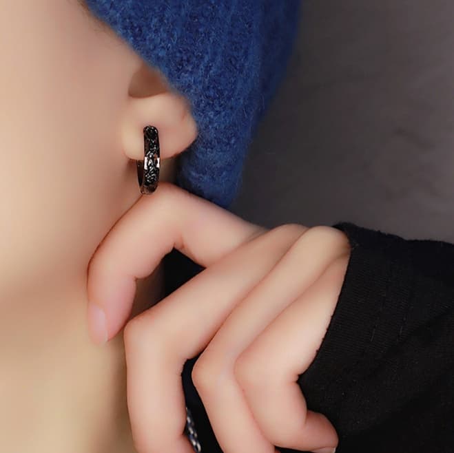 メンズピアス リングピアス 和風模様入り細身ピアス