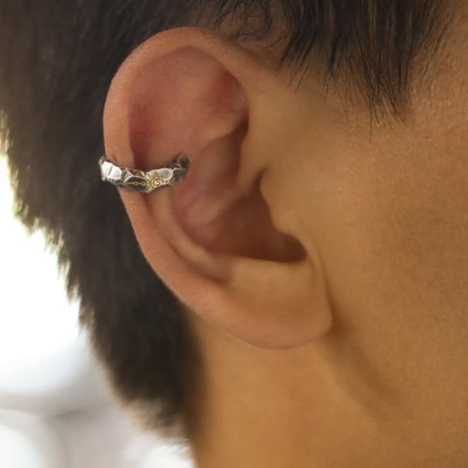 メンズピアス イヤーカフ 波紋彫刻 耳飾り イヤーカフ