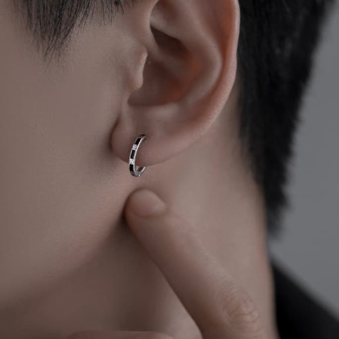 メンズピアス リングピアス シンプル輝き 細身ピアス