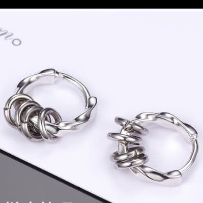 メンズピアス ツイストリングチャームフープピアス