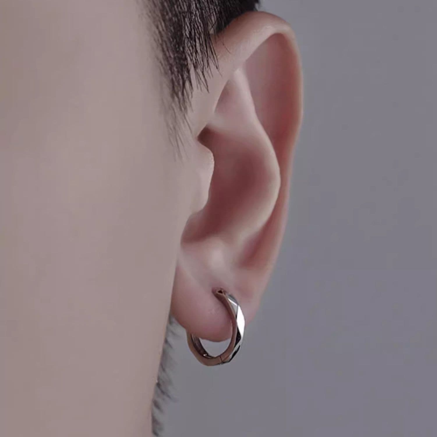 メンズピアス 純銀フープ 耳元の輝き