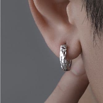 メンズピアス 彫刻細工のフープピアス