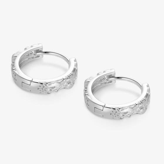 メンズピアス 彫刻細工のフープピアス