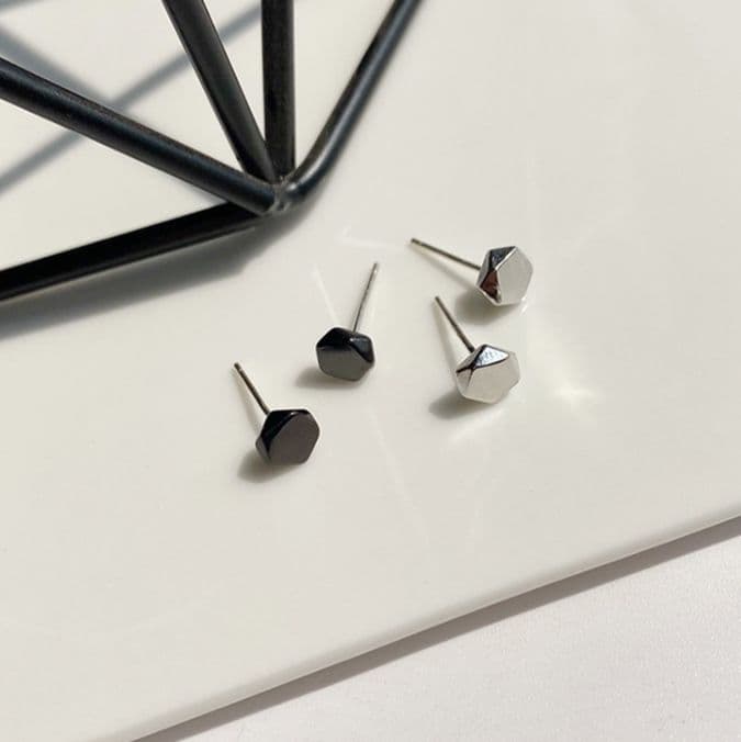 メンズピアス 六角形 ミニマル スタッドピアス