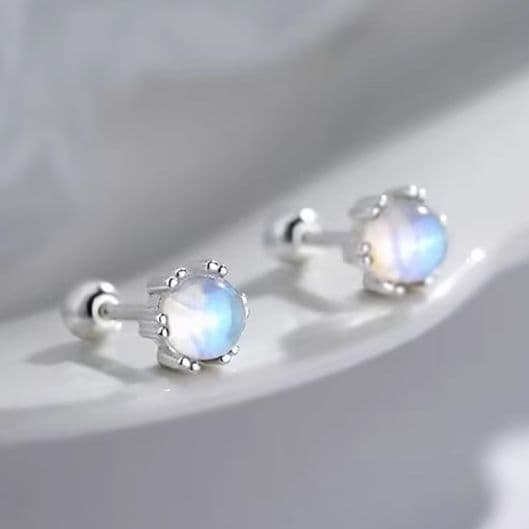 メンズピアス 月光石の爪留めピアス