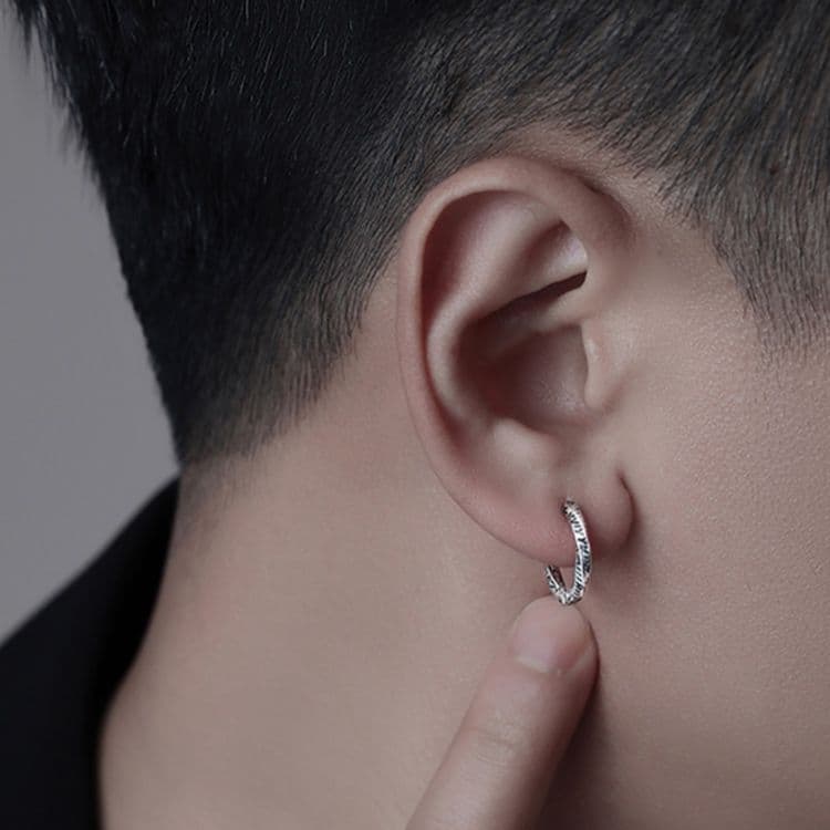 メンズピアス 繊細彫刻フープピアス