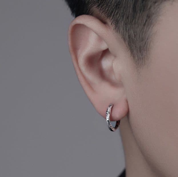 メンズピアス 繊細彫刻フープピアス