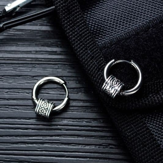 メンズピアス 輪環彫刻ステンレスフープピアス