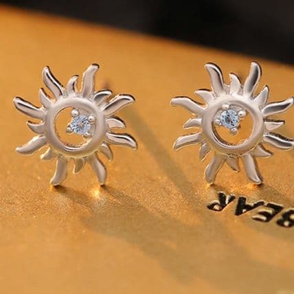 メンズピアス 太陽モチーフの輝き