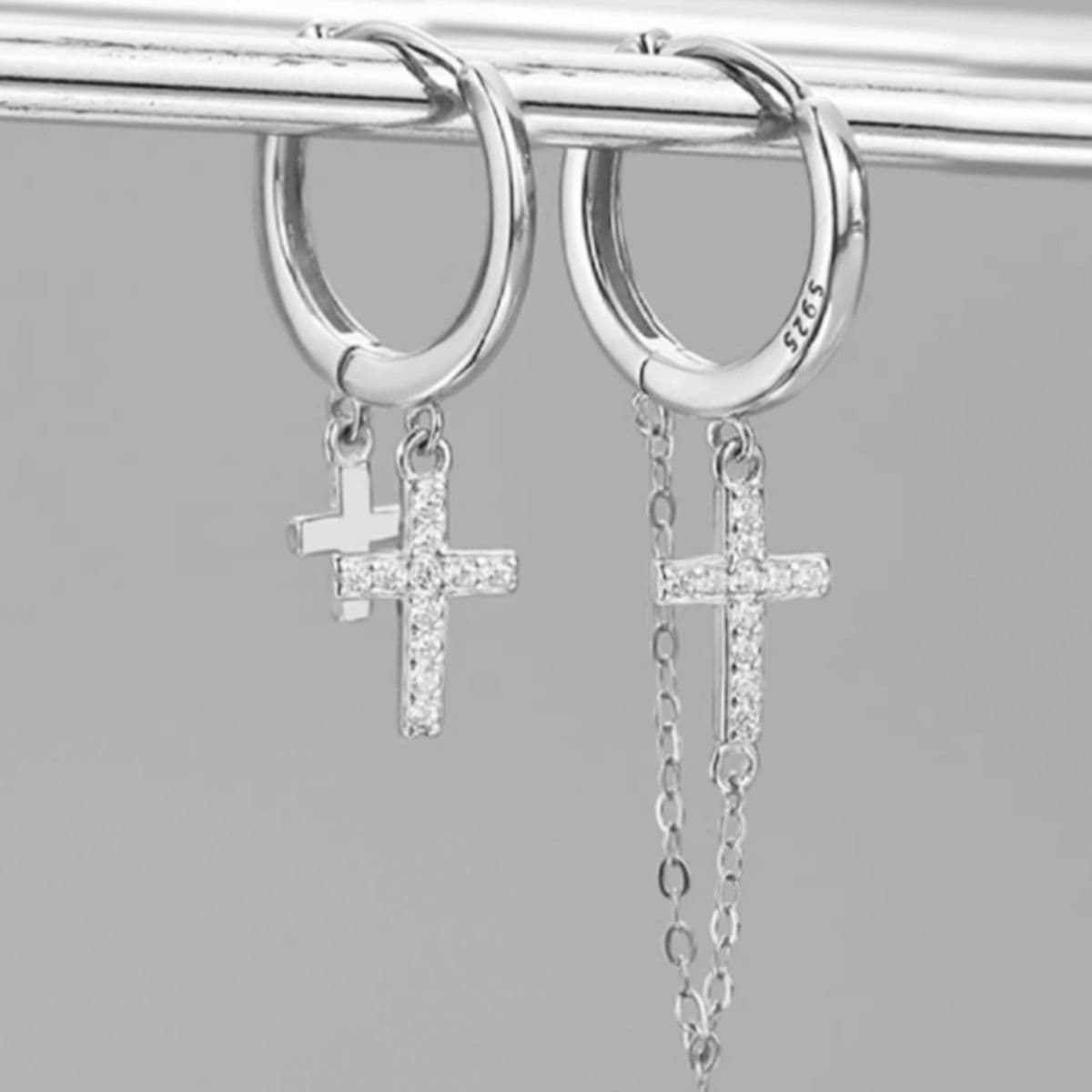 メンズピアス 十字架揺れるフープピアス