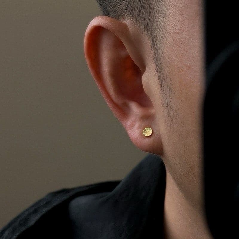 メンズピアス 花弁模様円形スタッドピアス