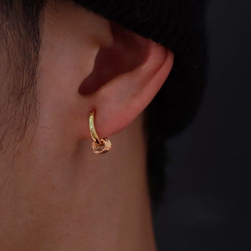 メンズピアス リングチャーム付きピアス