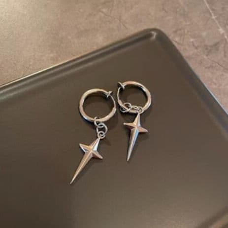 メンズピアス 星形チタンピアス ユニセックス 十字デザイン