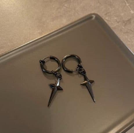 メンズピアス 星形チタンピアス ユニセックス 十字デザイン