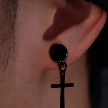 メンズピアス 十字架チャーム磁石式イヤリング