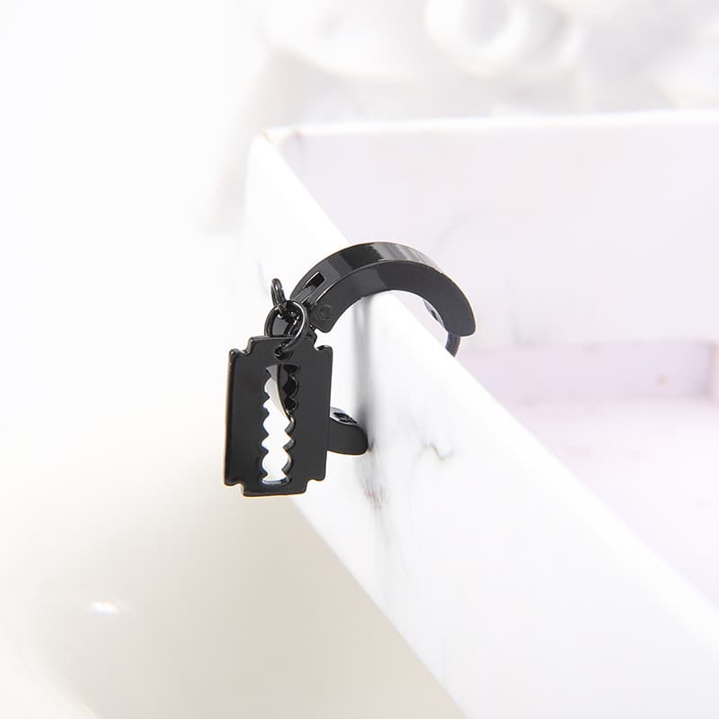 メンズピアス シンプル剃刀デザインピアス