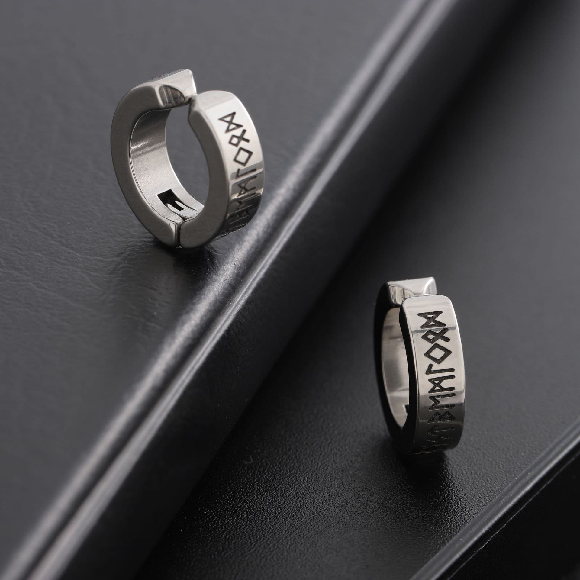 メンズピアス 古代文字ピアス イヤリング