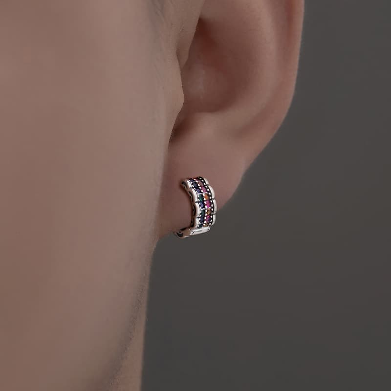 メンズピアス 輝く虹色宝石のフープ式イヤーカフ