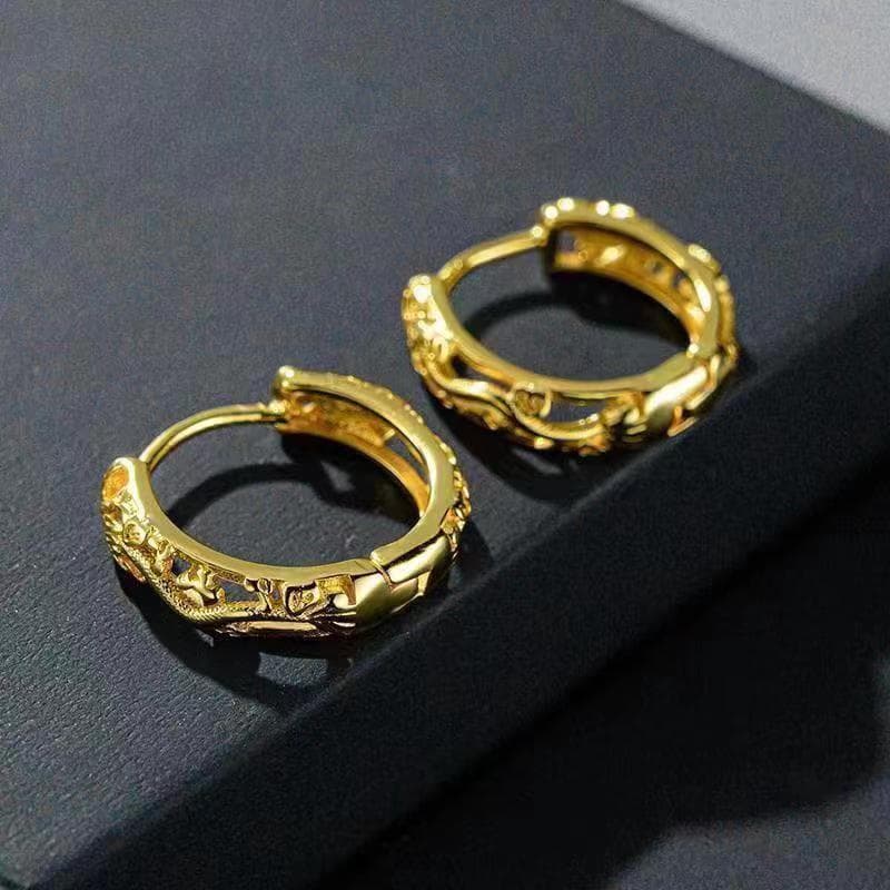 メンズピアス 唐草模様のフープ型装飾ピアス