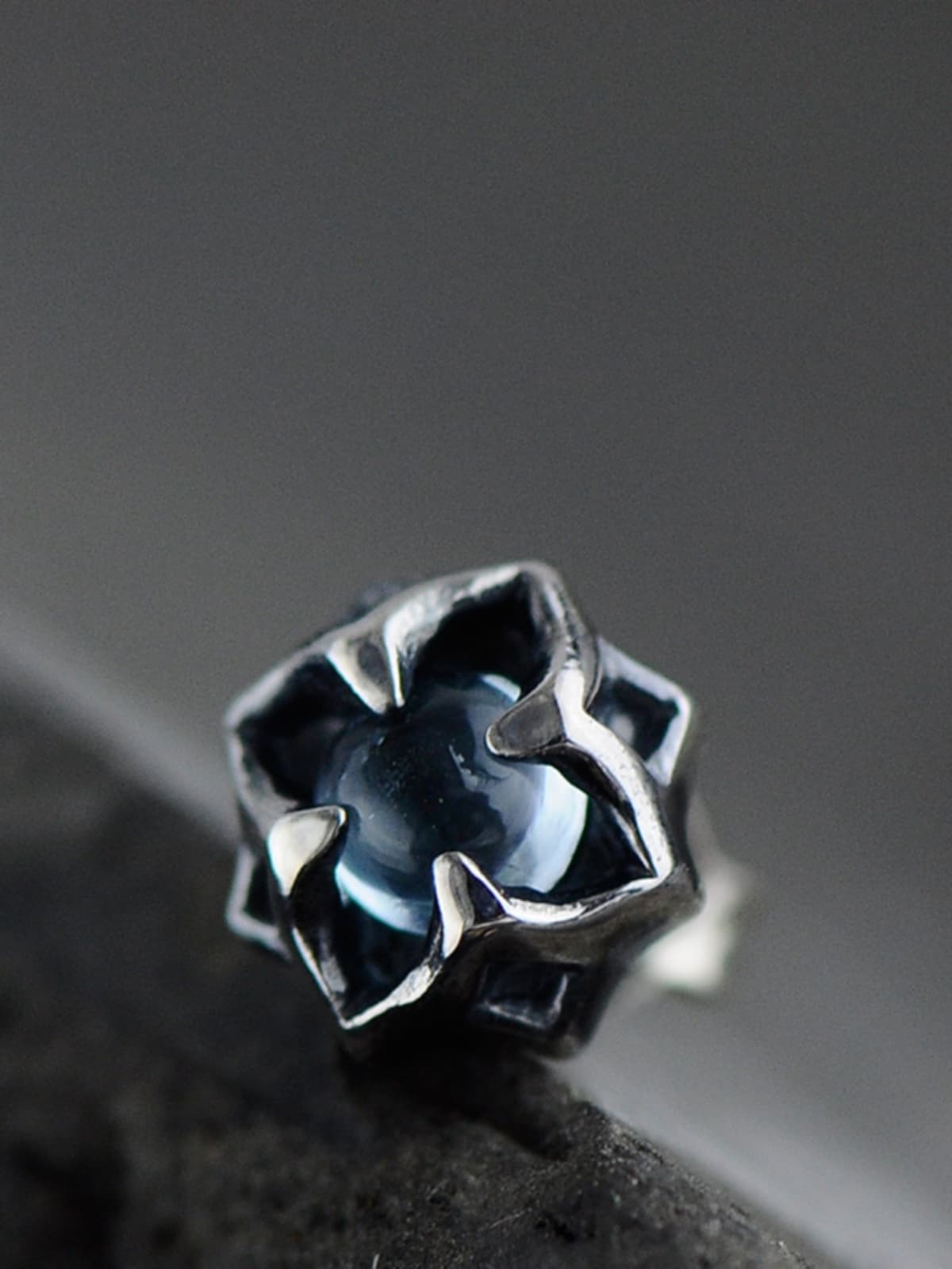 メンズピアス メンズピアス 神秘の花弁ピアス
