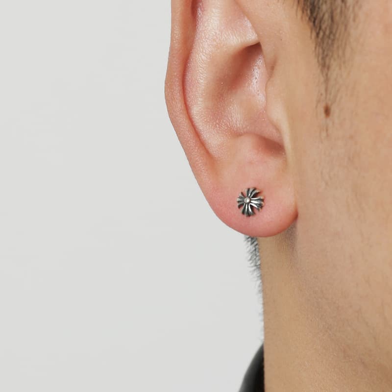 メンズピアス 十字花びら彫刻ピアス