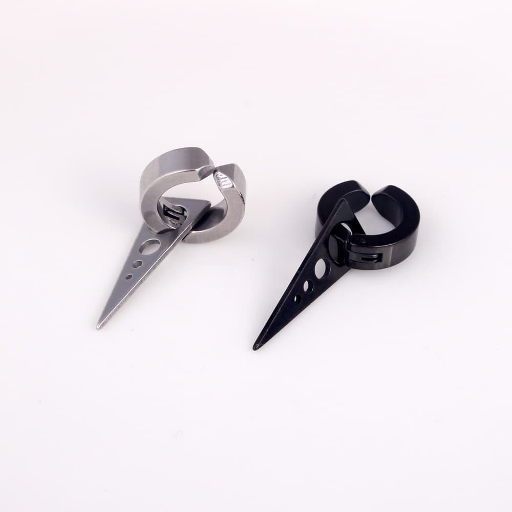 メンズピアス 仕上げにこだわった尖鋭的なデザインピアス