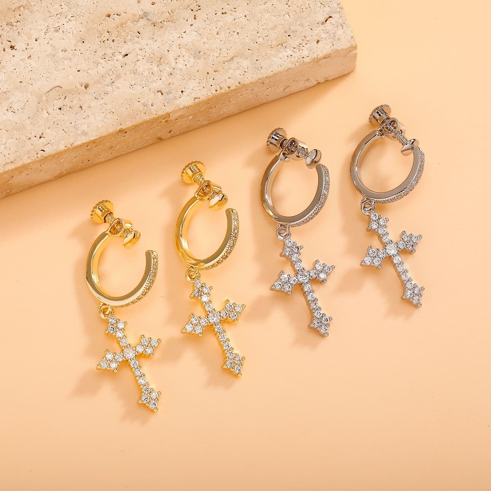 メンズピアス 十字架デザイン ゆらゆらピアス