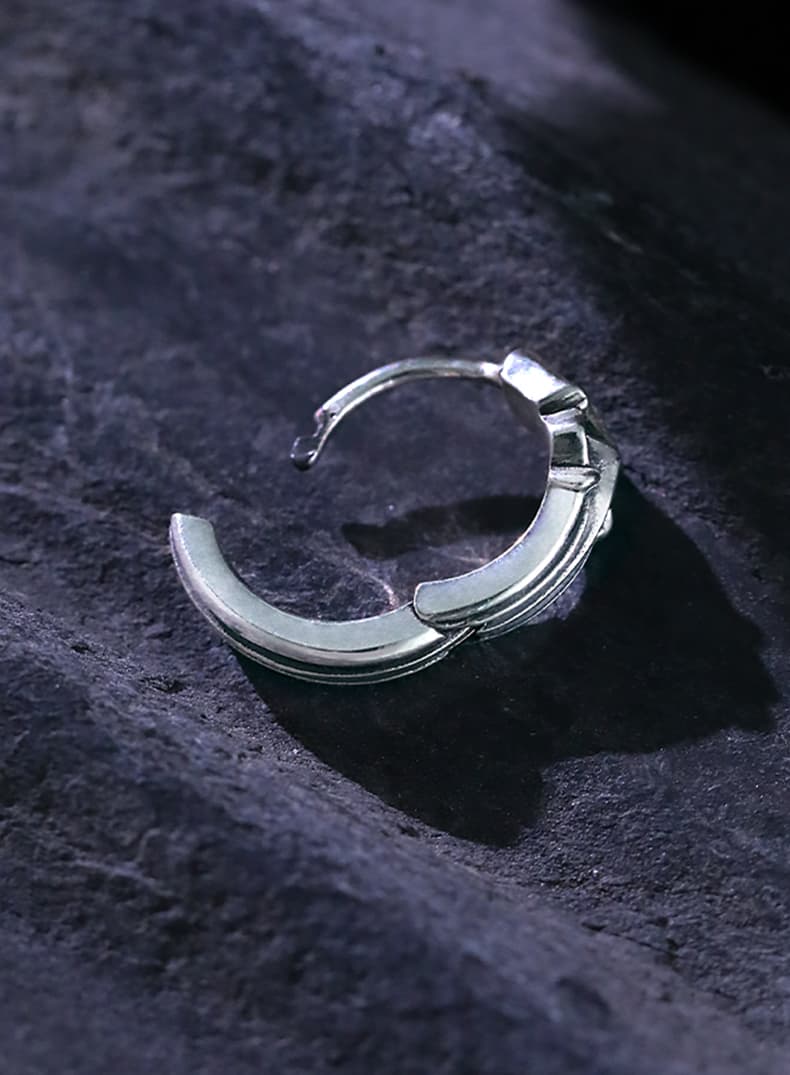 メンズピアス 幾何学彫刻フープピアス