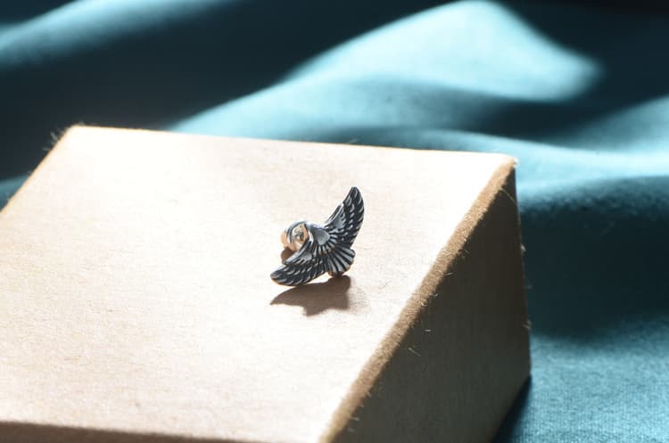 メンズピアス 空翼スタッドピアス