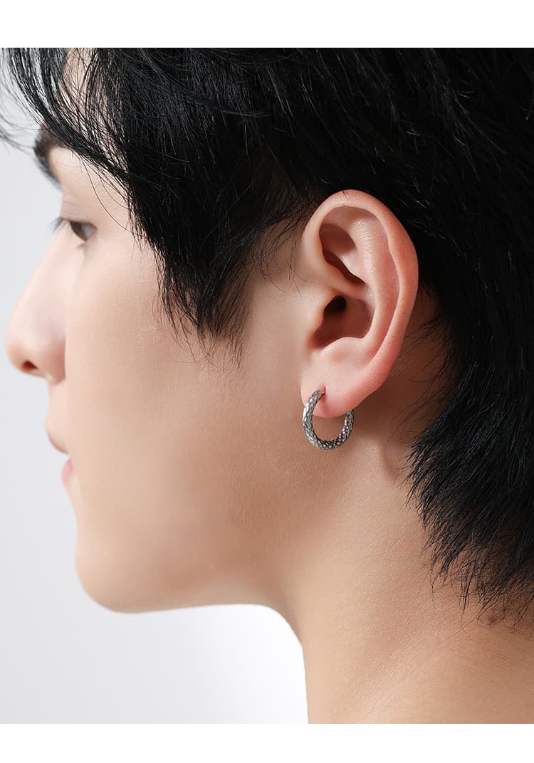 メンズピアス 捻りデザイン シンプルフープピアス
