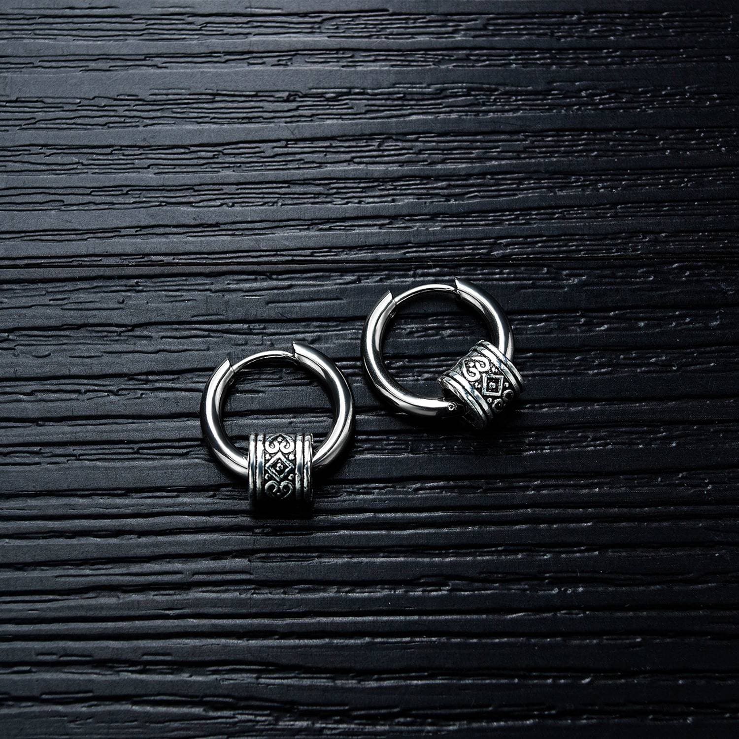 メンズピアス 輪環彫刻ステンレスフープピアス