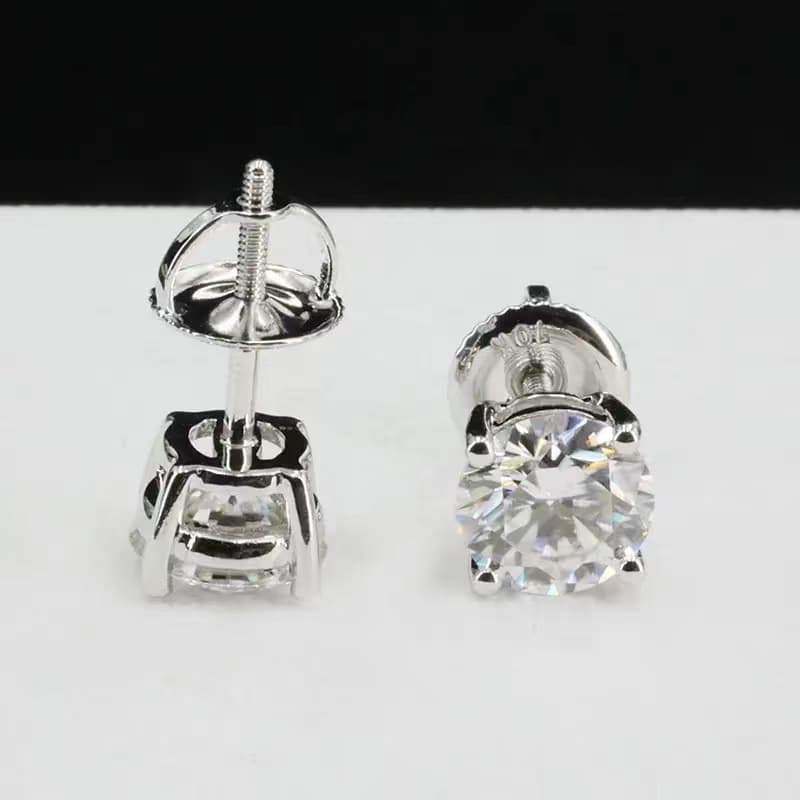 メンズピアス 存在感際立つ一粒石のスタッドピアス