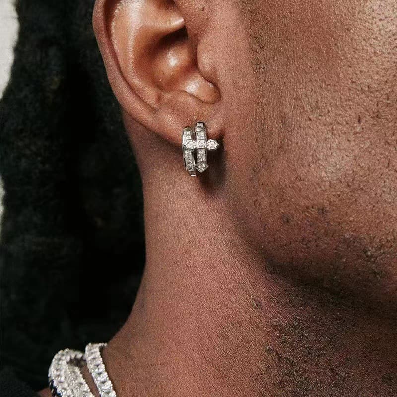 メンズピアス 十字架装飾付き華やかリング型フープピアス