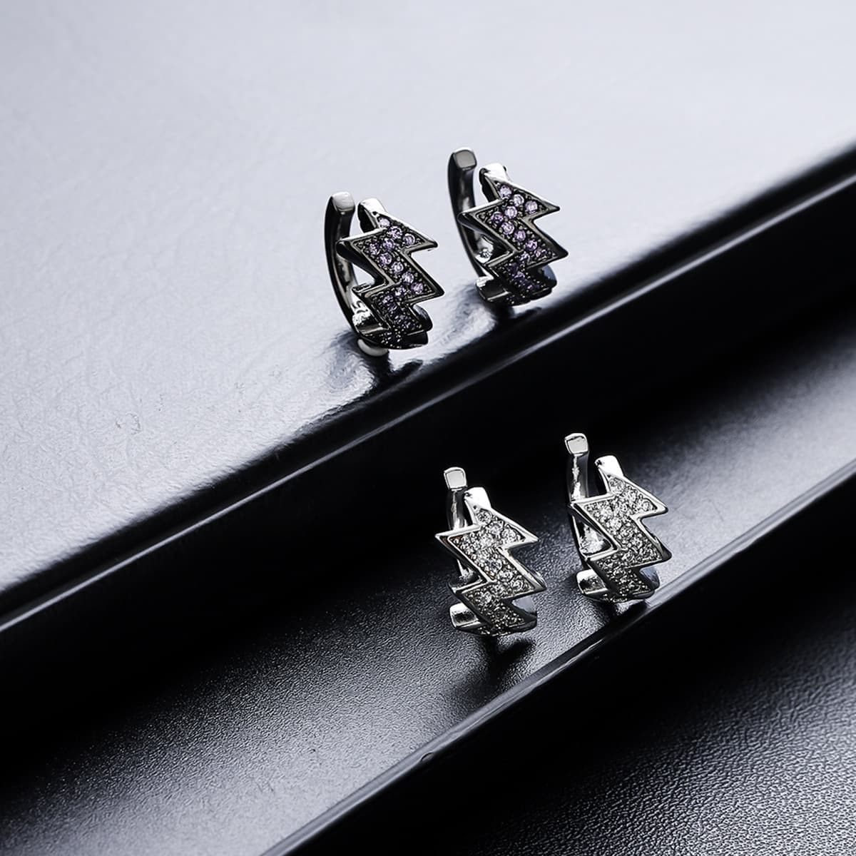 メンズピアス 稲妻デザイン きらめき イヤーカフ