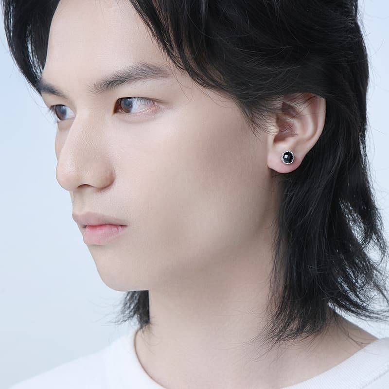 メンズピアス 黒石装飾円形スタッドピアス