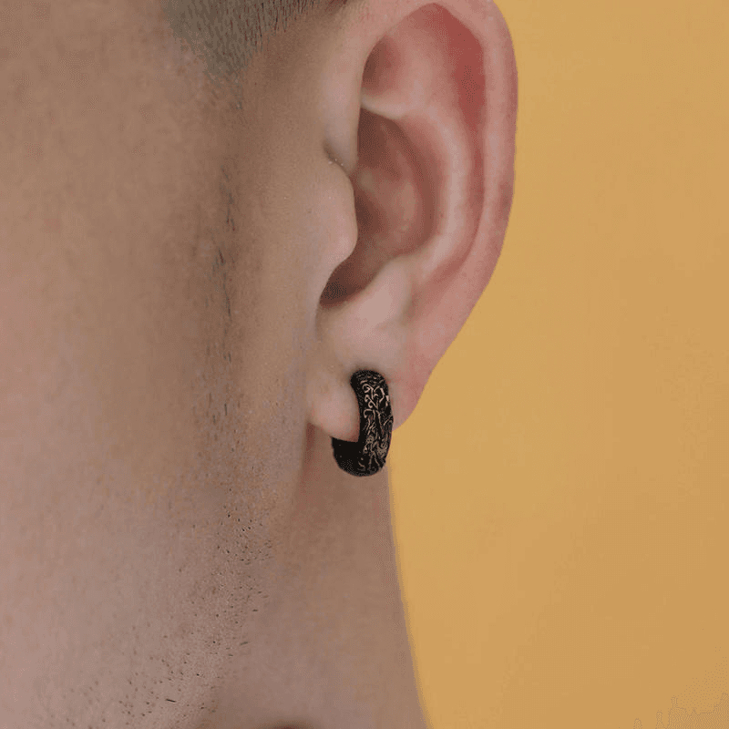 メンズピアス イヤーカフ 彫刻模様のイヤーカフ